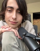 Aidan Gallagher : aidan-gallagher-1726675317.jpg