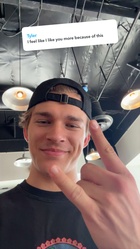 Alex Sampson : alex-sampson-1749147914.jpg