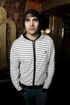 Charlie Simpson in
General Pictures -
Uploaded by: Guest