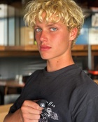 Lucas Royalty : lucas-royalty-1748457905.jpg