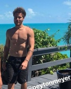 Peyton Meyer : peyton-meyer-1750889129.jpg